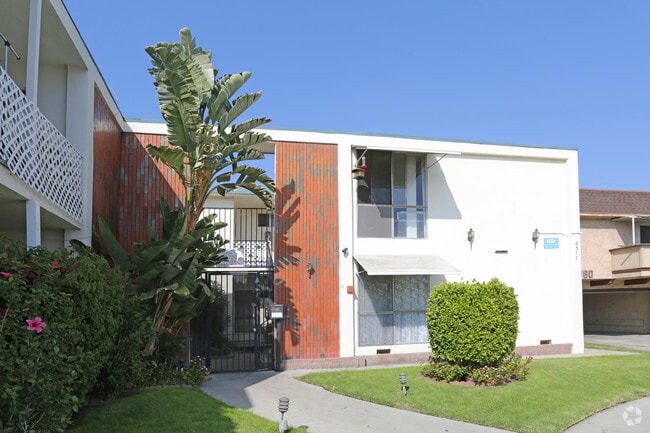 Building Photo - Le Soleil Apartments