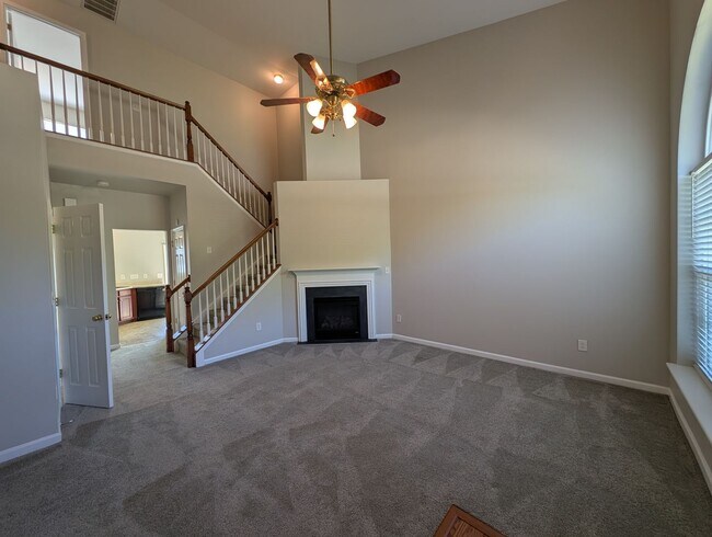 Building Photo - Cozy End Unit Townhome located in the Carolina Crossing community!