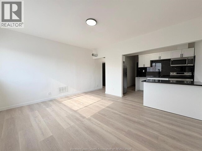 Photo du bâtiment - 1370 Wyandotte St E