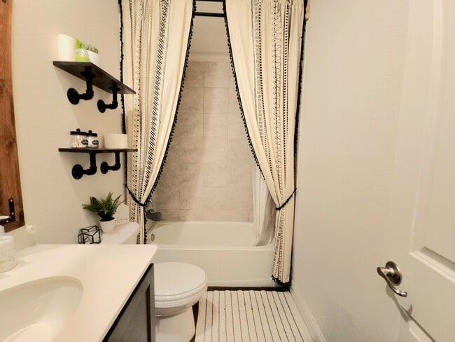 Building Photo - 3012 Denver Ave