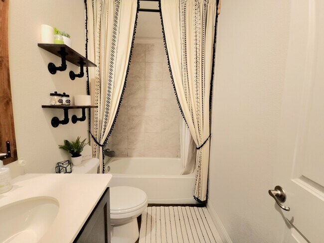 Foto del edificio - 3012 Denver Ave