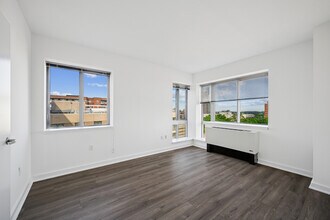 Interior Photo - MODA