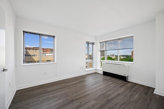 Interior Photo - MODA