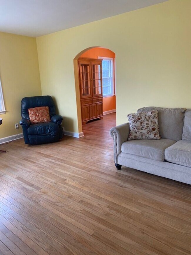Building Photo - 3 br, 1.5 bath House - 500 JEFFERSON BLVD