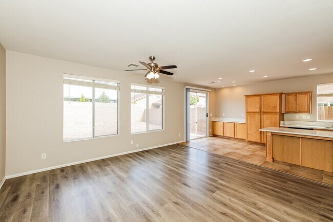 Foto del edificio - 1004 Clearwater River Ave