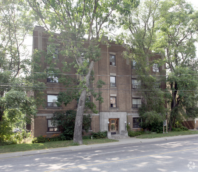 Building Photo - 1592 Bathurst Street