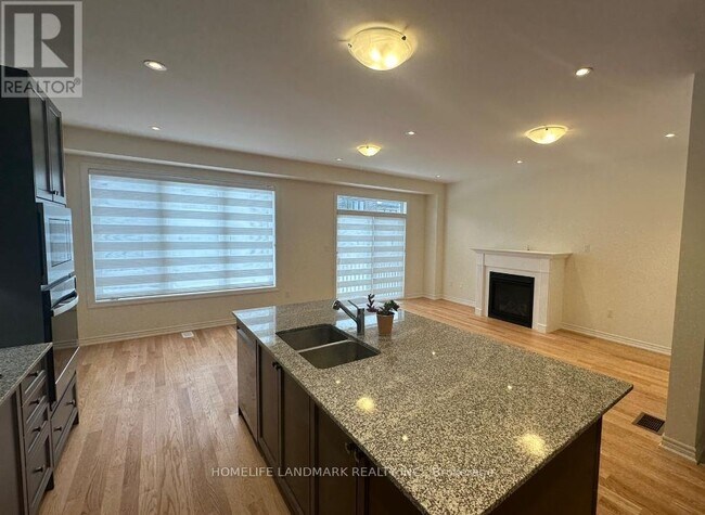 Photo du bâtiment - 1131 Plymouth Dr