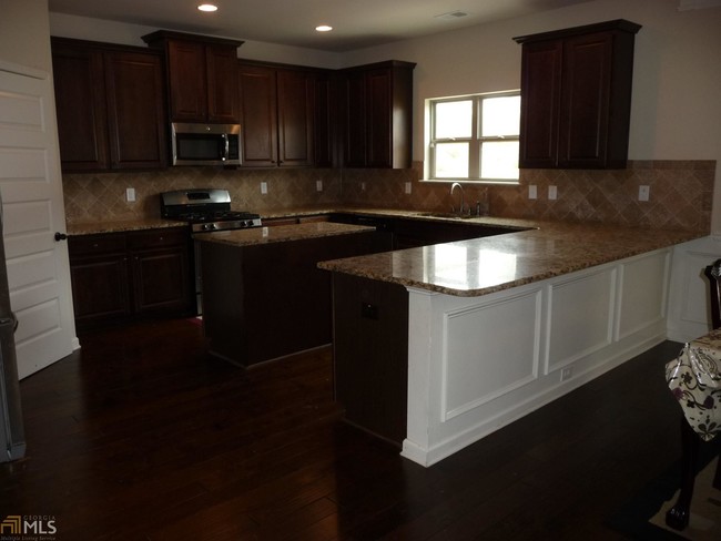 Building Photo - 3588 Lake End Dr