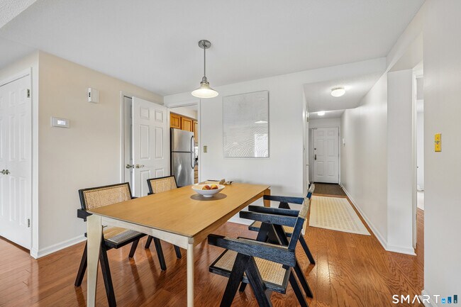 Foto del edificio - 43 Highland Rd
