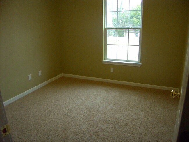 Building Photo - 1337 Hill St