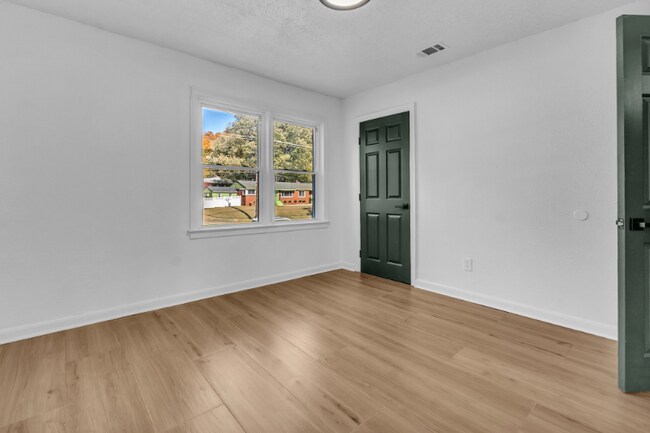 Foto del edificio - 3253 Kimball Ave