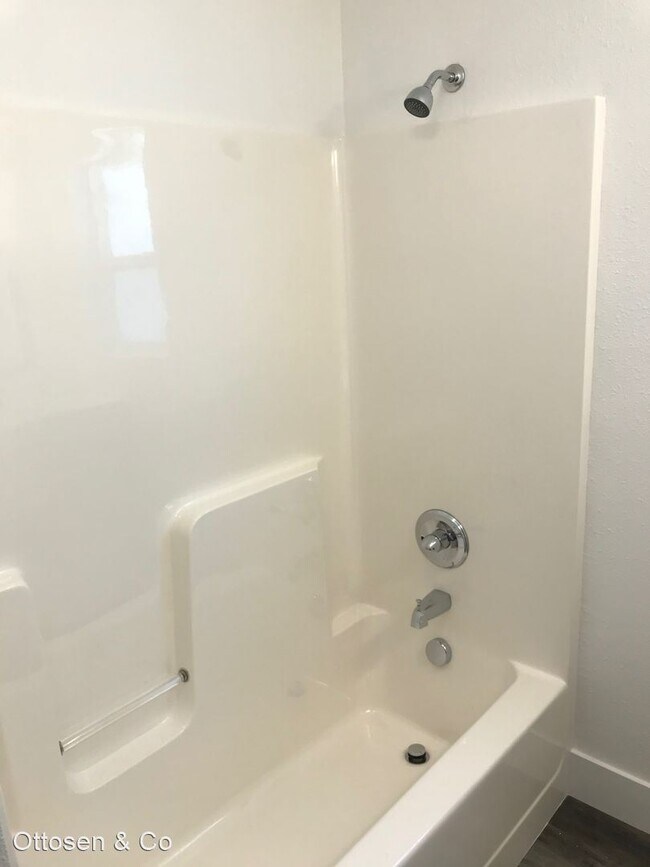 Foto del edificio - 2 br, 1 bath House - 14181 Arrow Blvd
