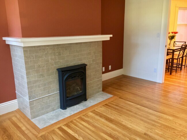 front bedroom - 625 Dolores St