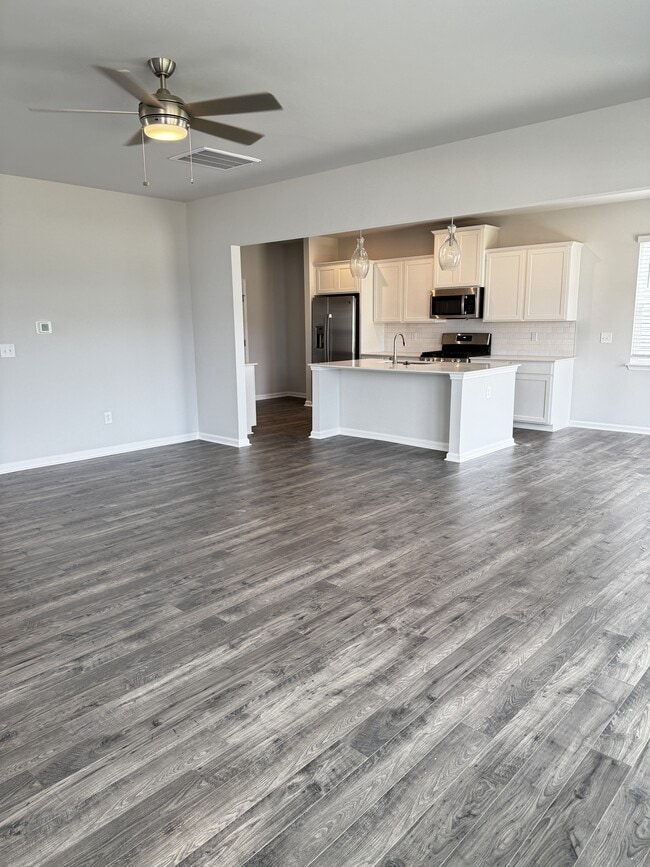 Photo - 142 Gervais Cir House