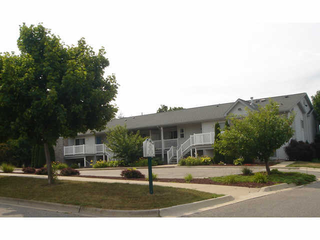 Comunidad - White Pines Apartments (White Pines Apts LLC)