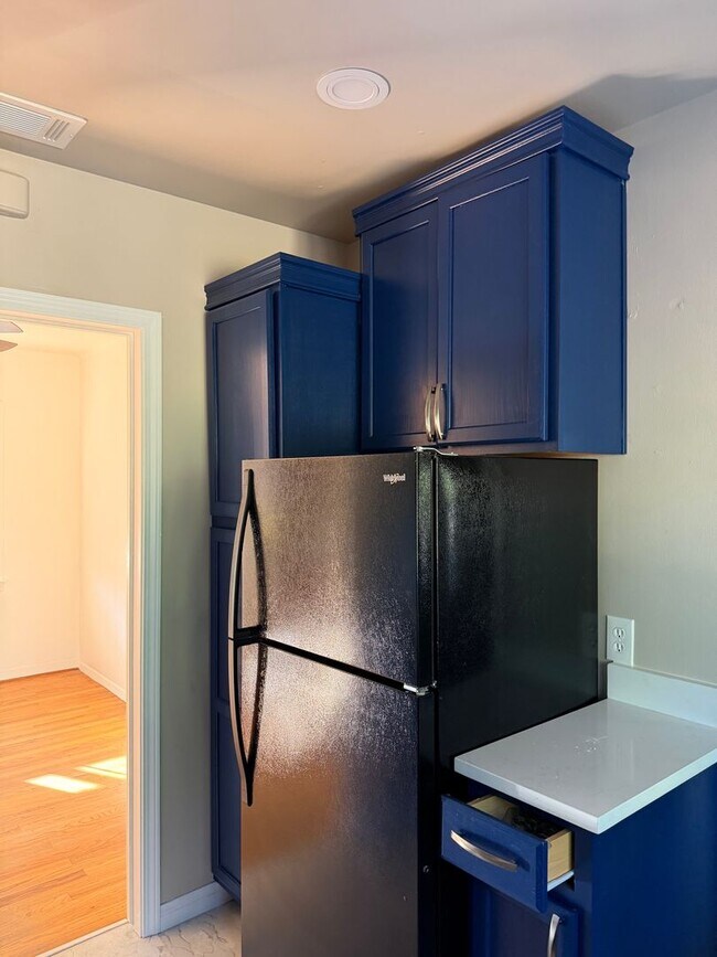 Foto del edificio - For Rent: Updated 2 Bed / 1 Bath Home in West Sacramento