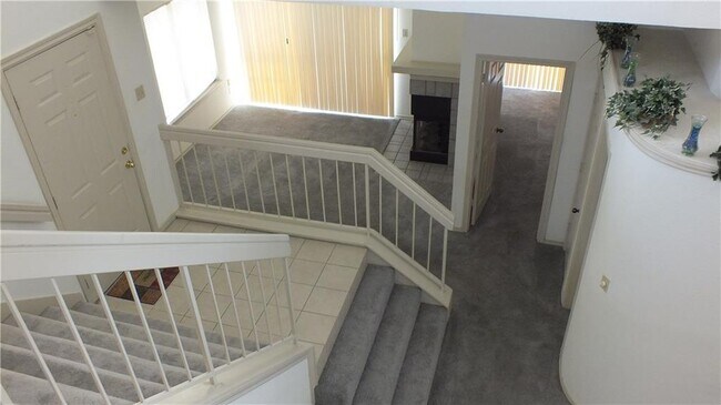 Foto del edificio - 2401 Brooke Ct