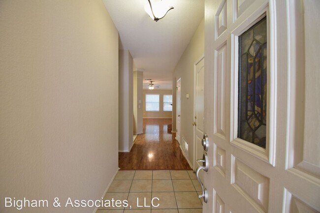 Building Photo - 4 br, 2 bath House - 1510 Willow Bluff Dr.