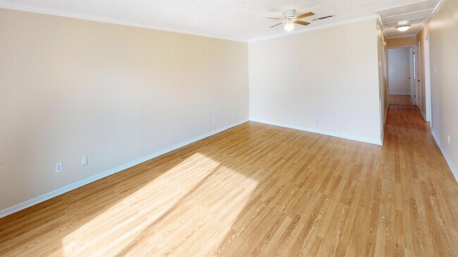 Building Photo - 223 Brentwood Dr E