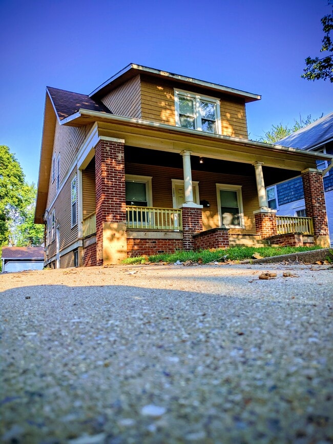 Foto del edificio - 1202 North University Street