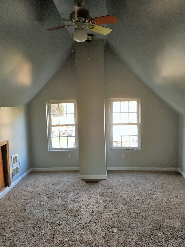 Building Photo - 417 Kingsboro St