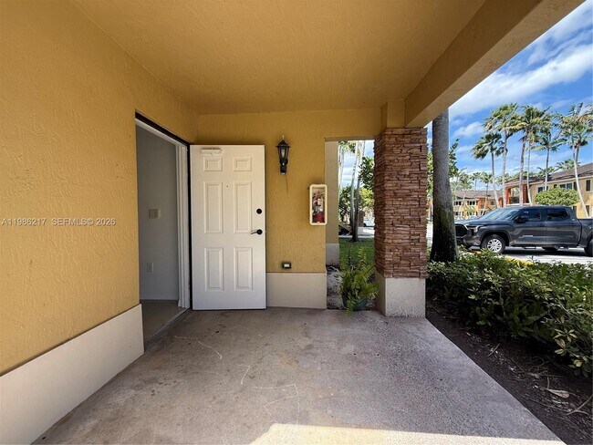 Foto del edificio - 940 NE 33rd Terrace