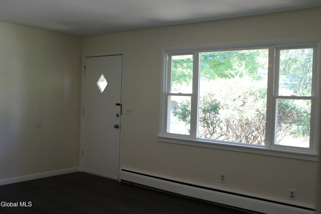 Building Photo - 8 Zelenke Dr