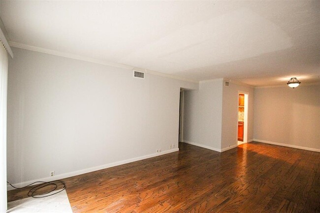 Building Photo - 5353 Dora St
