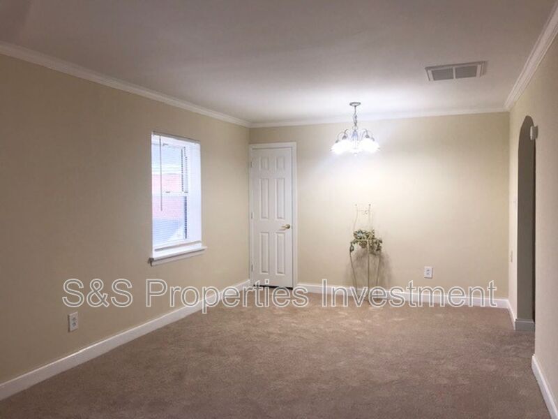 Primary Photo - 2600 Green St