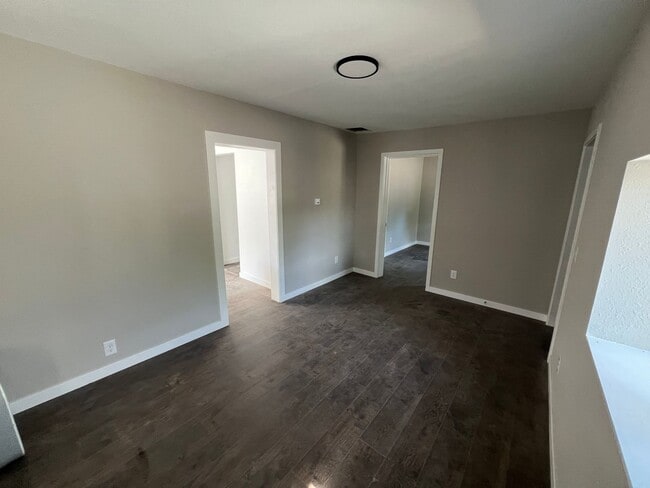 Building Photo - Newly Remodeled 2 Bedroom Home