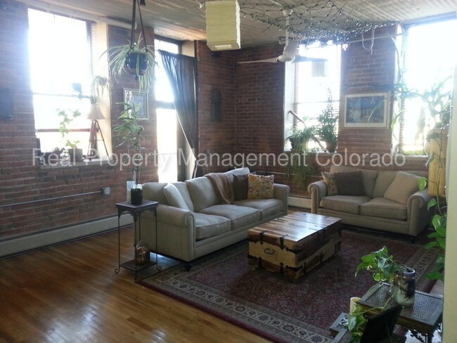 Building Photo - 2261 Blake St