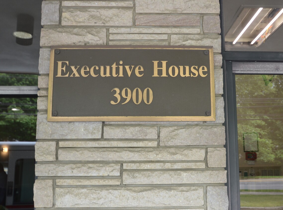 Primary Photo - 3900 Park Ave