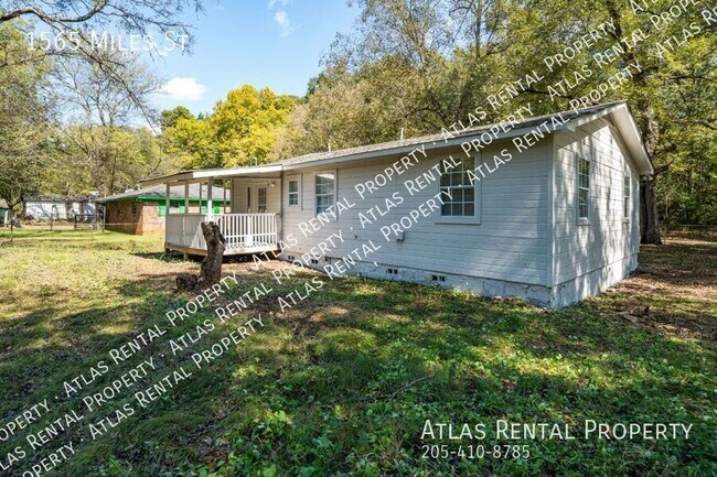 Building Photo - 1565 Miles St