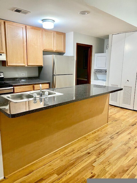 Foto del edificio - 3055 N Sheffield Ave