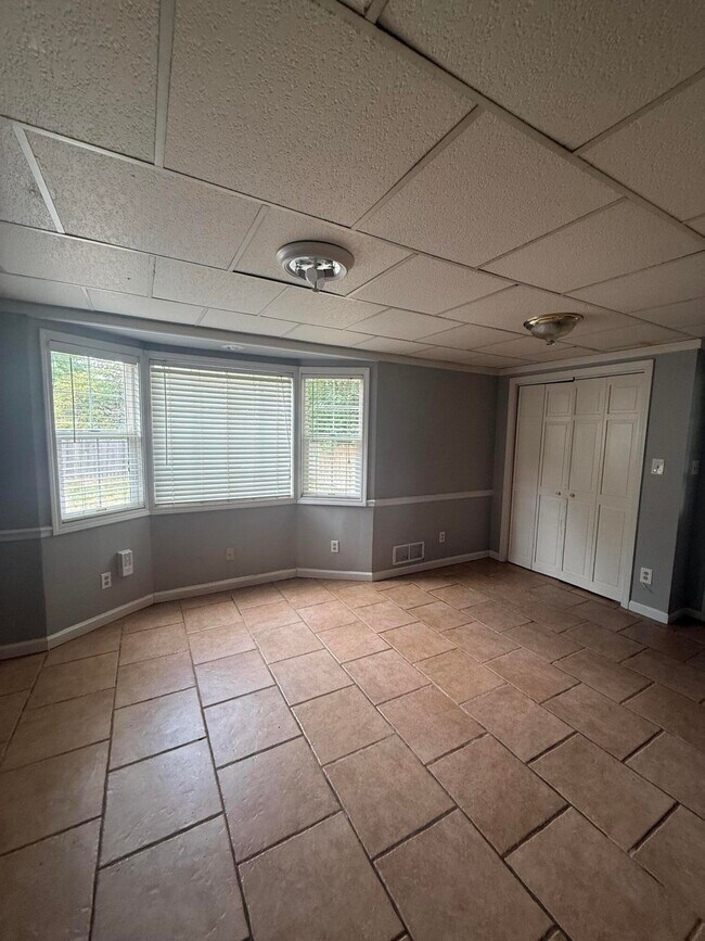 Foto del edificio - 2149 Violet Rd