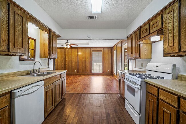 Foto del edificio - 223 E Pritchard Ln