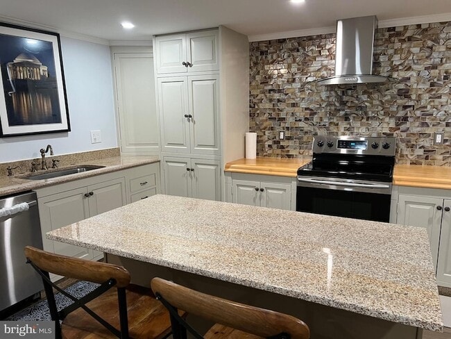 Building Photo - 216 Stern Cove