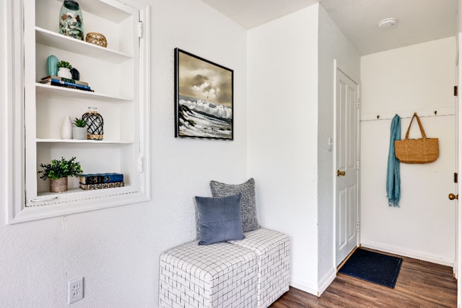 Building Photo - 717 Franklin St