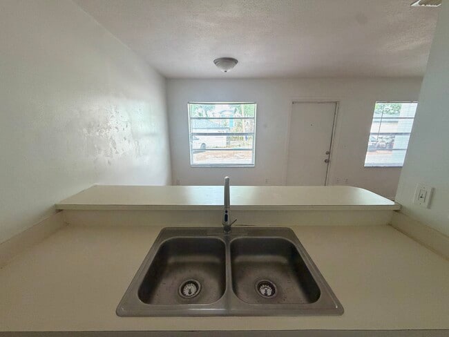 Building Photo - 717 Angelina Ln