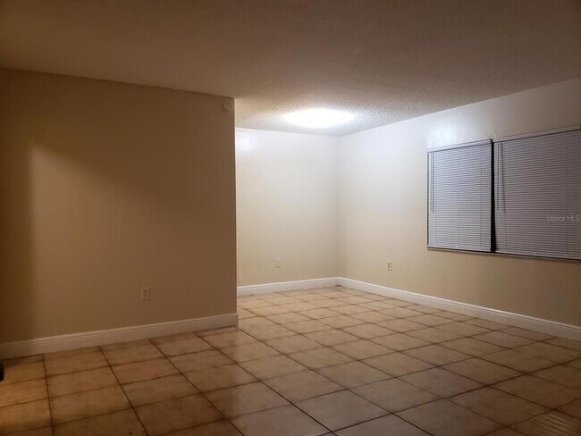 Building Photo - 2470 Chestnut Woods Dr