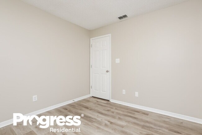 Foto del edificio - 1650 Riveredge Rd