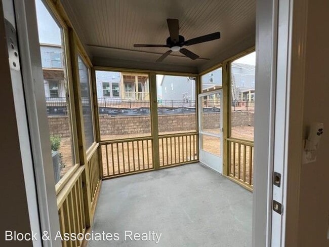 Building Photo - 3 br, 2.5 bath House - 2133 Voekler Street