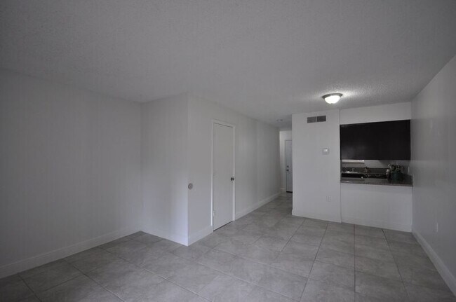 Building Photo - 1177 Bentley Rd