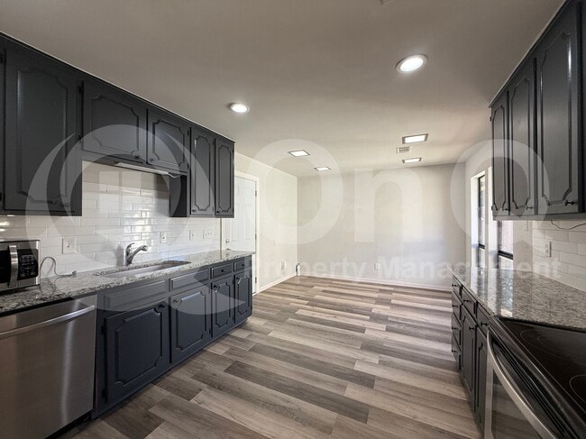 Foto del edificio - 3515 Hilltop Ln