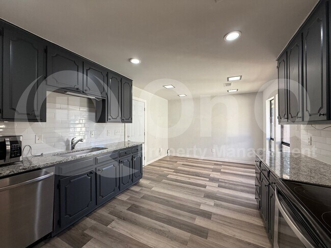 Photo - 3515 Hilltop Ln House