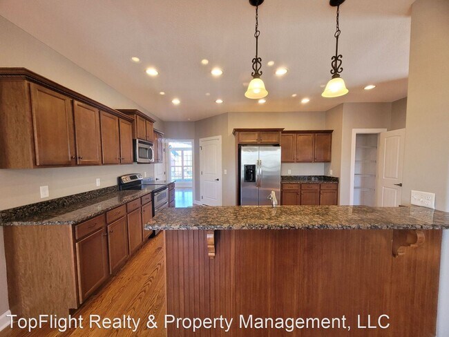 Building Photo - 3 br, 2.5 bath House - 971 Willow Circle