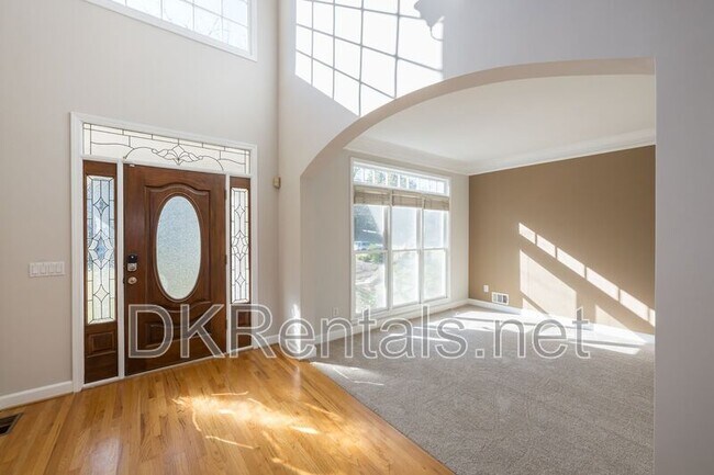 Foto del edificio - 841 Lakeglen Dr