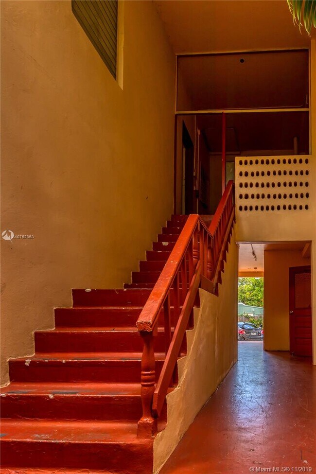 Foto del edificio - 1639 Madison St