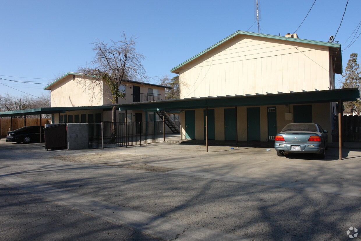 Building Photo - 919 W Oak Ave