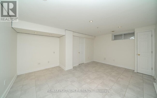Building Photo - 61 Snowcrest Ave